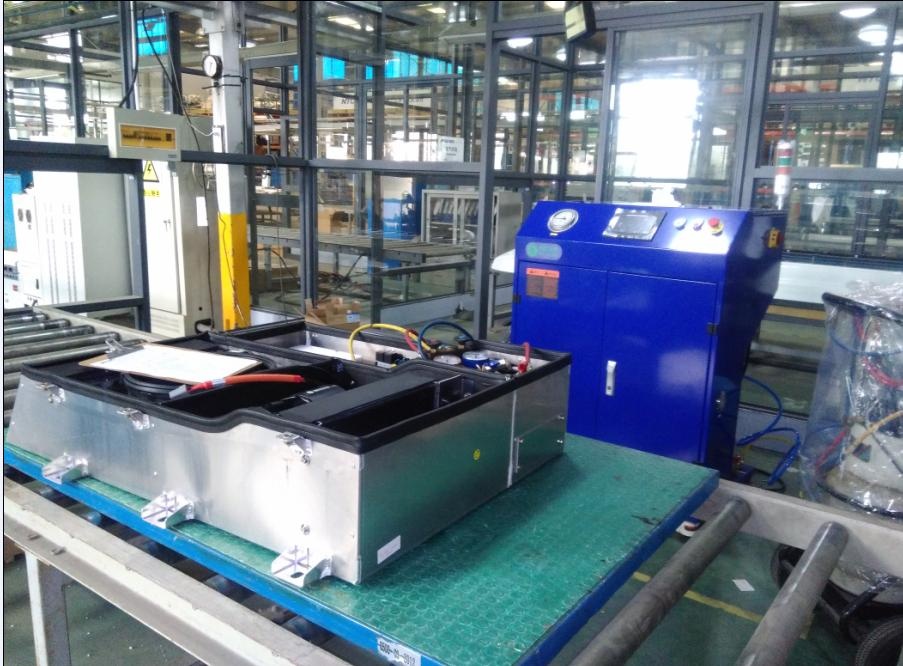 FC1-N用于小型车辆空调的冷媒加注