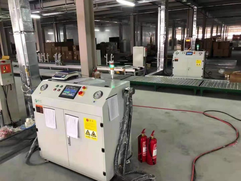 5条生产线全部采用青岛绿环生产的双枪冷媒灌注机